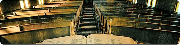 Biblia sobre pulpito